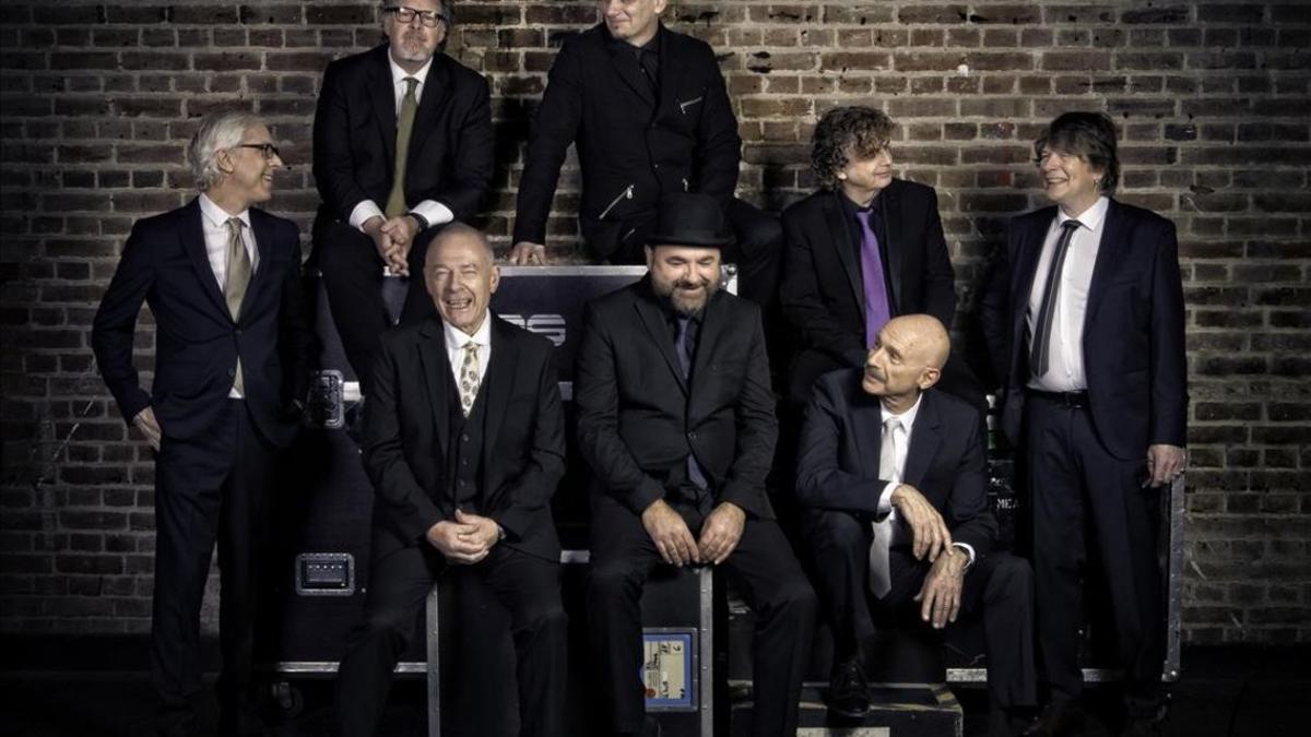 La actual formación de la banda King Crimson.