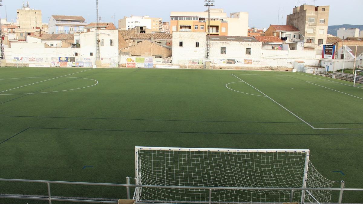 El campo de fútbol Quatre Camins de Canals