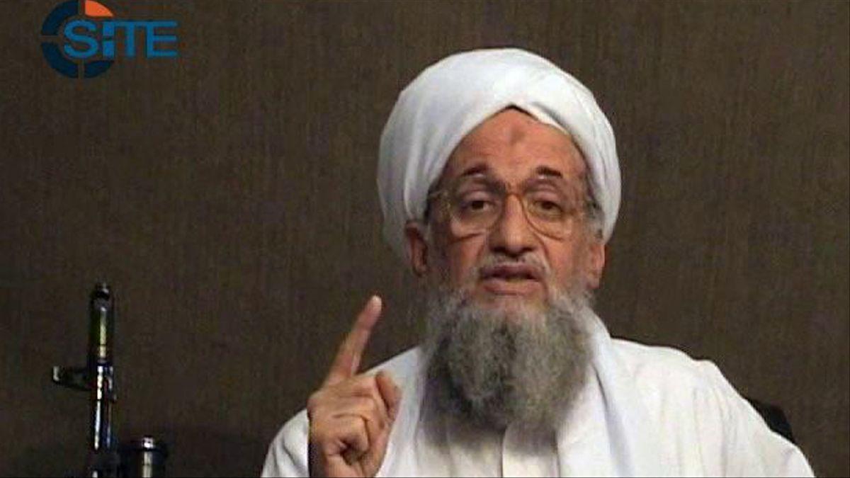 Captura de vídeo del líder de Al-Qaeda, Ayman al-Zawahiri, abatido esta madrugada por un dron de los EEUU.
