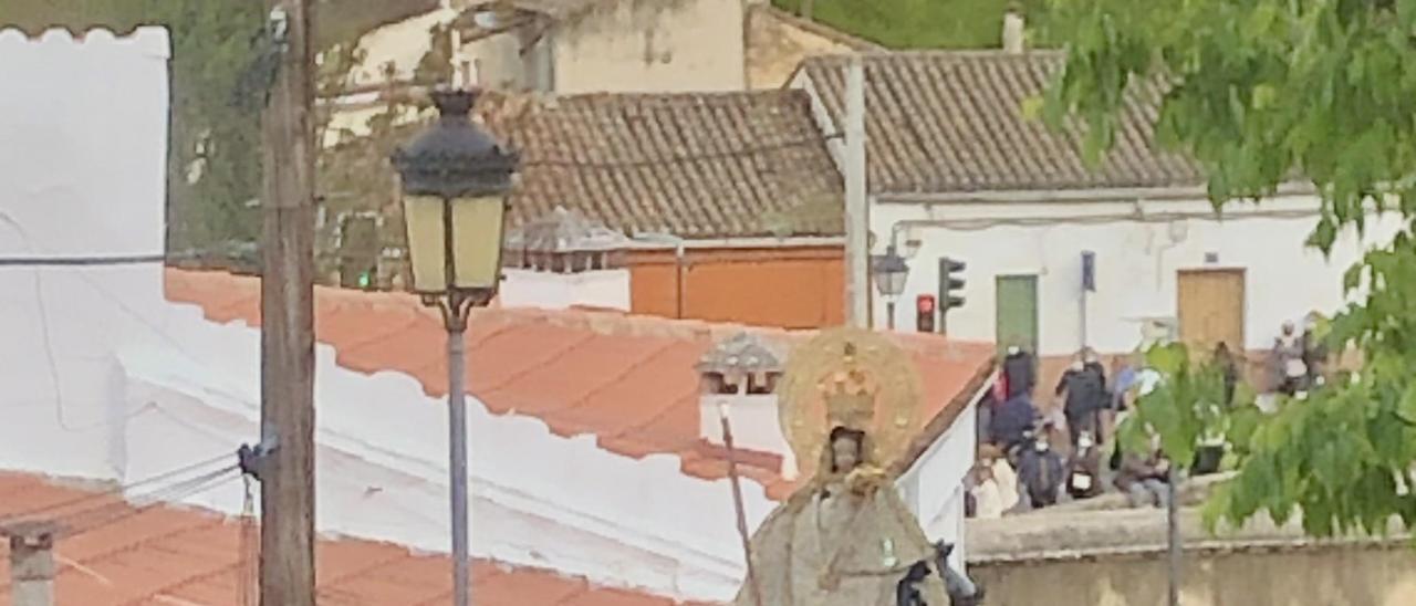 La Virgen en Fuente Concejo en dirección a la calle Caleros.