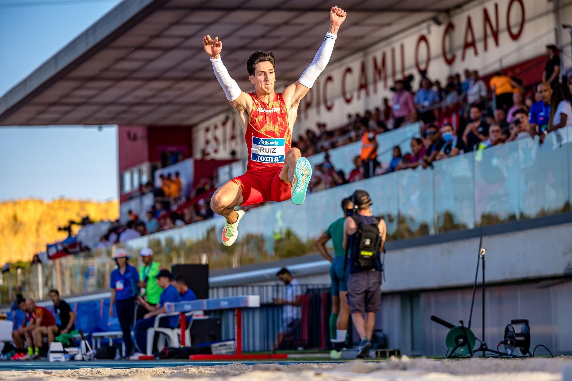 España terminó en primera posición del XIX Campeonato Iberoamericano de Atletismo “Alicante 2022”. El atleta de Onil Eusebio Cáceres se reencuentra con sus mejores sensaciones y gana en La Nucía con un salto de 8,05 metros.