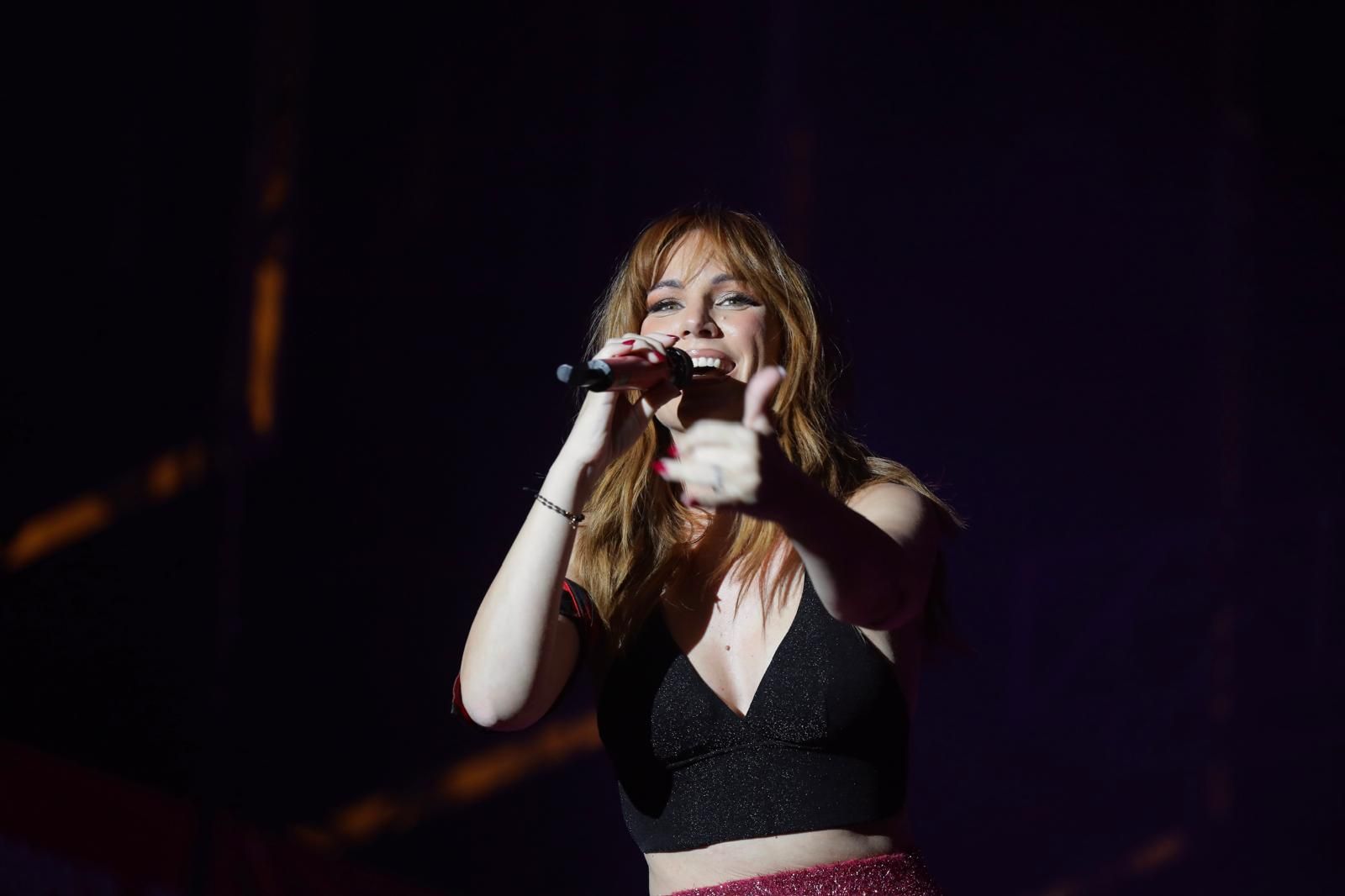 En imágenes | Edurne pone a vibrar a la plaza del Pilar