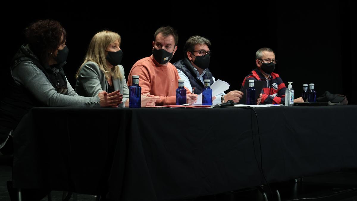 La presidencia de la Federació de Colles, este lunes en la asamblea de la entidad festiva.