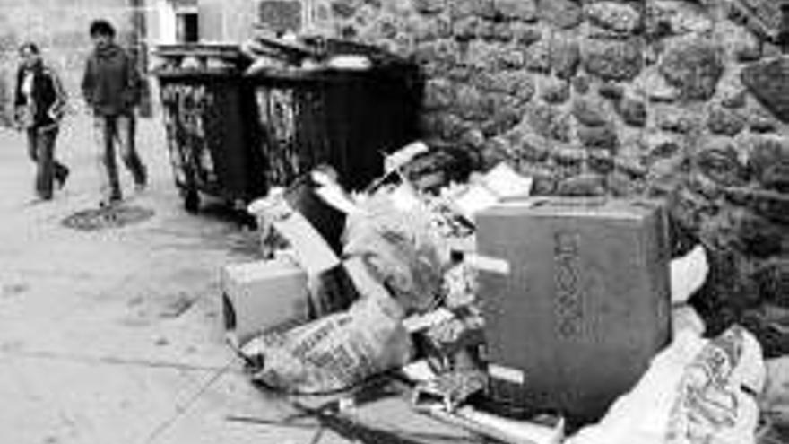 El equipo preguntará en la calle por la futura recogida de basura