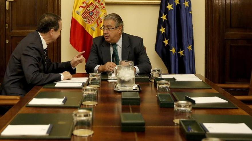 Zoido: &quot;La Policía y la Guardia Civil no vieron signos de radicalización&quot; en el imán de Ripoll