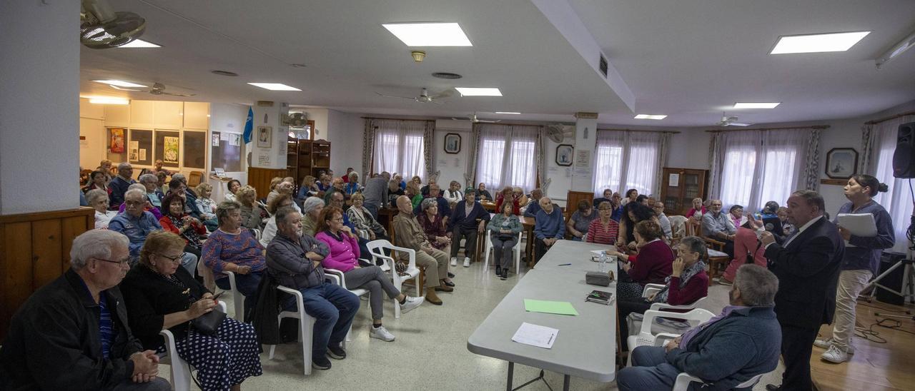 Asistentes ayer a la asamblea del club de la Tercera Edad de Son Cladera.