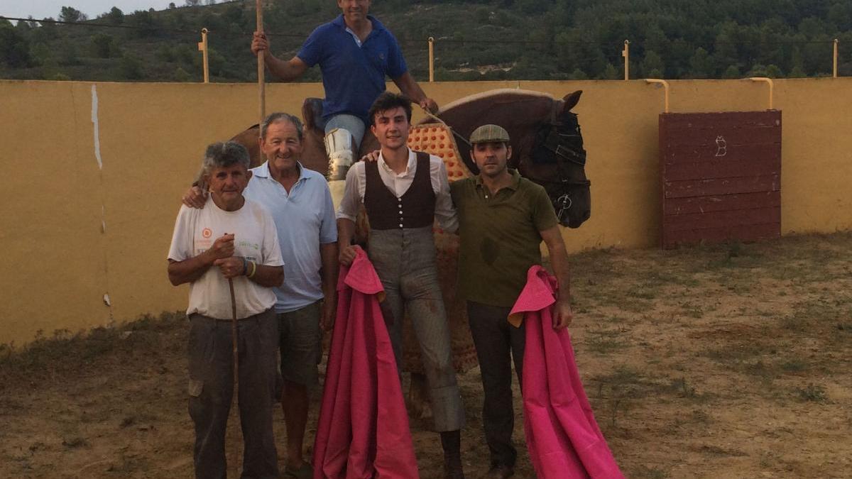 El torero almazorense Varea disfruta de una magnifica tienta a cargo de Manolo Beltrán