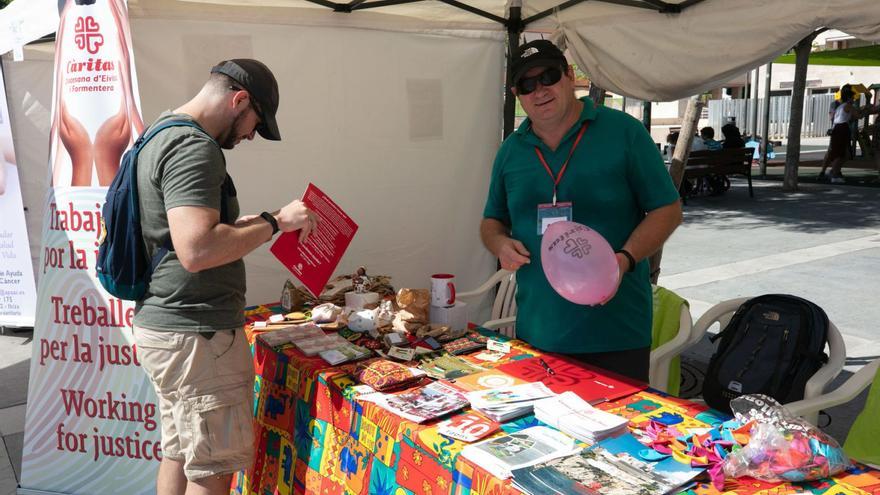 Una veintena de asociaciones y ONG participan en la quinta Feria del Voluntariado de Ibiza