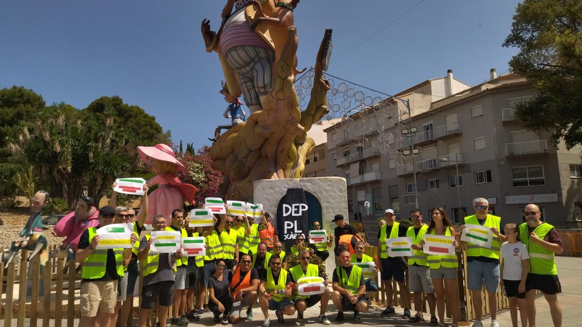 Los agentes han protestado incluso ante el monumento de la Foguera