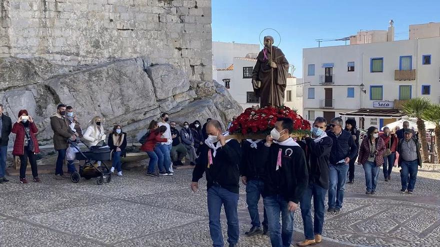 Tradicional procesión hasta el ermitorio de la Virgen de Ermitana.