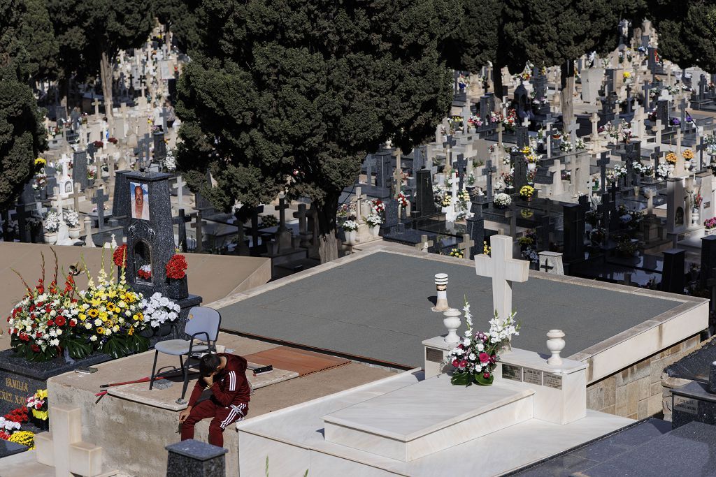 Día de Todoso los Santos en el cementerio de Los Remedios de Cartagena
