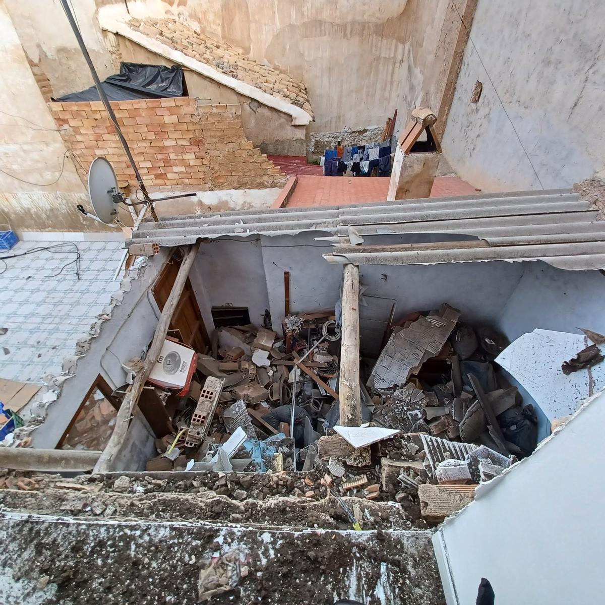 Los detrozos en la vivienda, vistos desde arriba