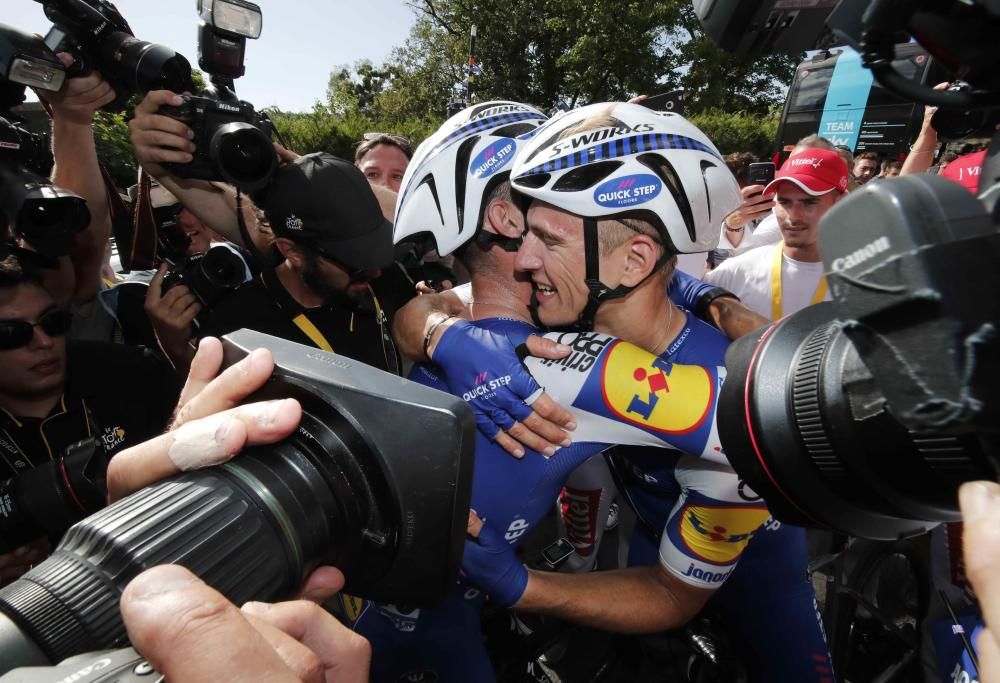 El piloto de Quick-Step Floors, Marcel Kittel, reacciona con Philippe Gilbert De Bélgica en la 7ª etapa del Tour de Francia 2017, Francia