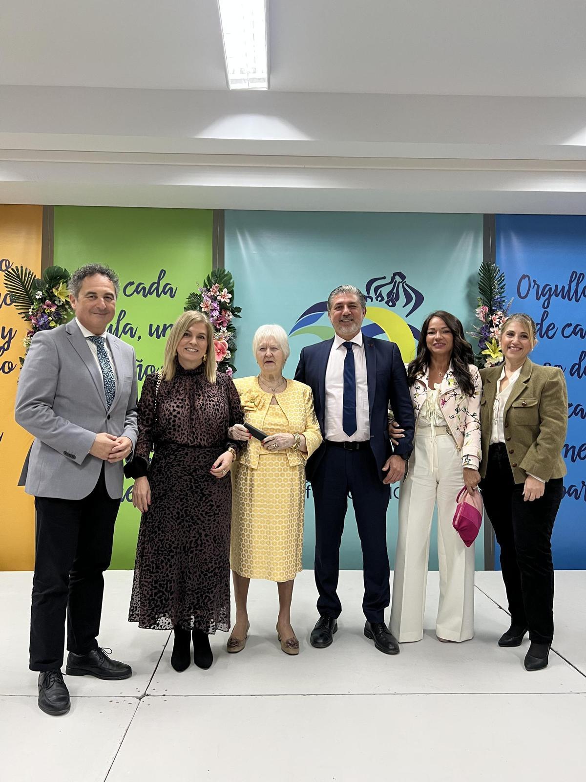 Participantes en el acto de 50 aniversario del Colegio La Reina de Málaga.