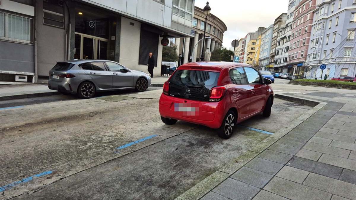 Si no lo leo no lo creo: Mil maneras de aparcar mal en A Coruña.