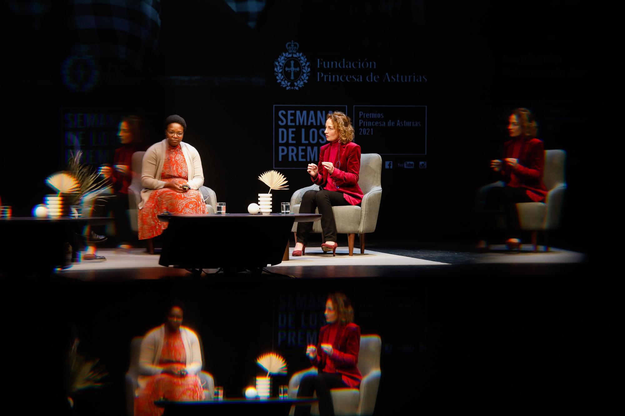 Lucas Lake y Fiona Mavhinga, de CAMFED, en el Palacio Valdés de Avilés: "Sólo puedes soñar cuando puedes estudiar"