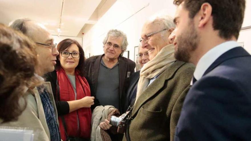 El director del Principal y la directora de La Opinión, entre otros, conversan con Carlos Saura.