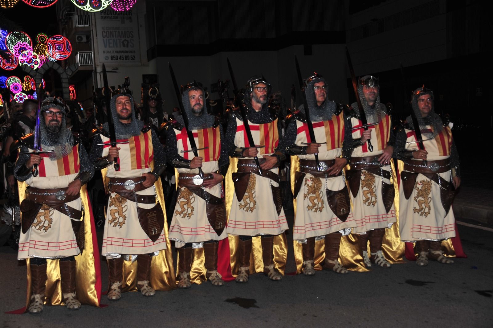 Fiestas de Santa Pola: Una Entrada que pone buena cara al mal tiempo