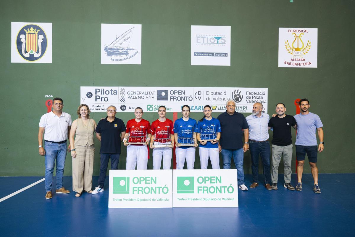 Lliurament de premis de la final femenina de l'Open de Frontó.