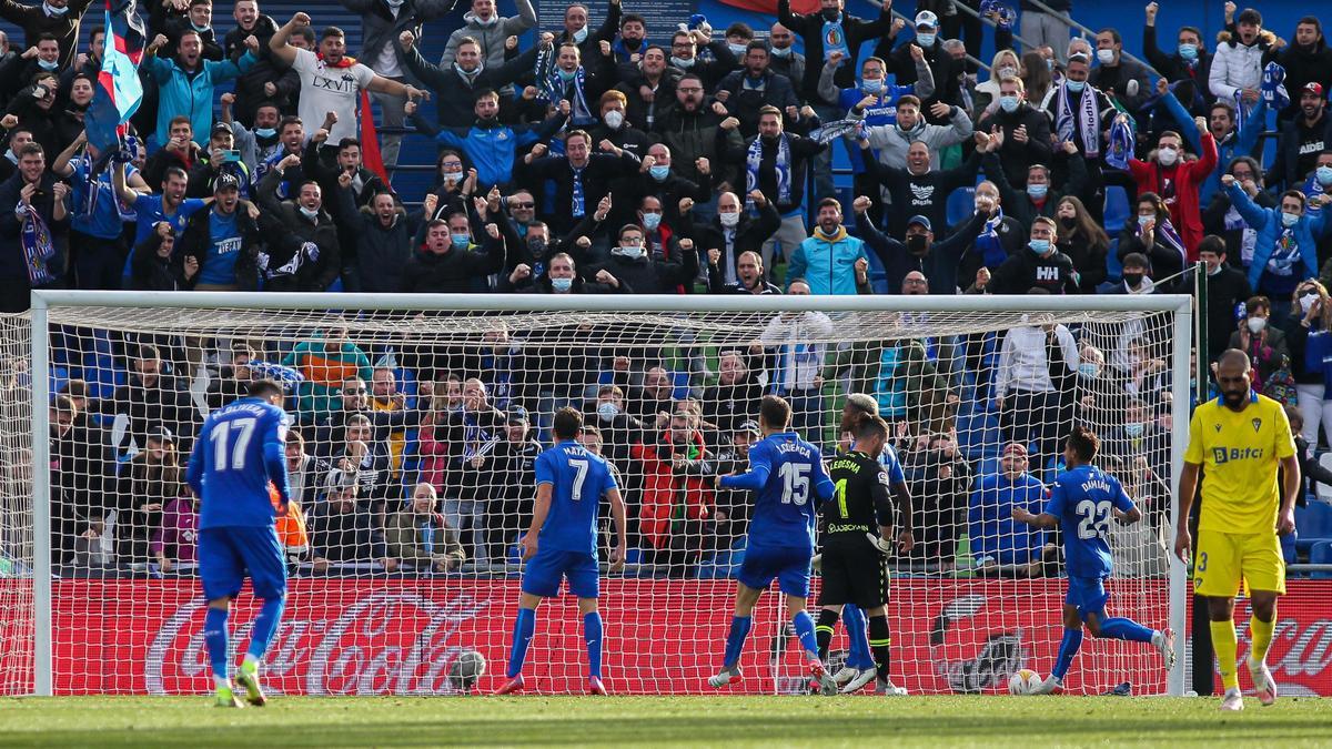 Getafe CF v Cadiz CF (132907724).jpg