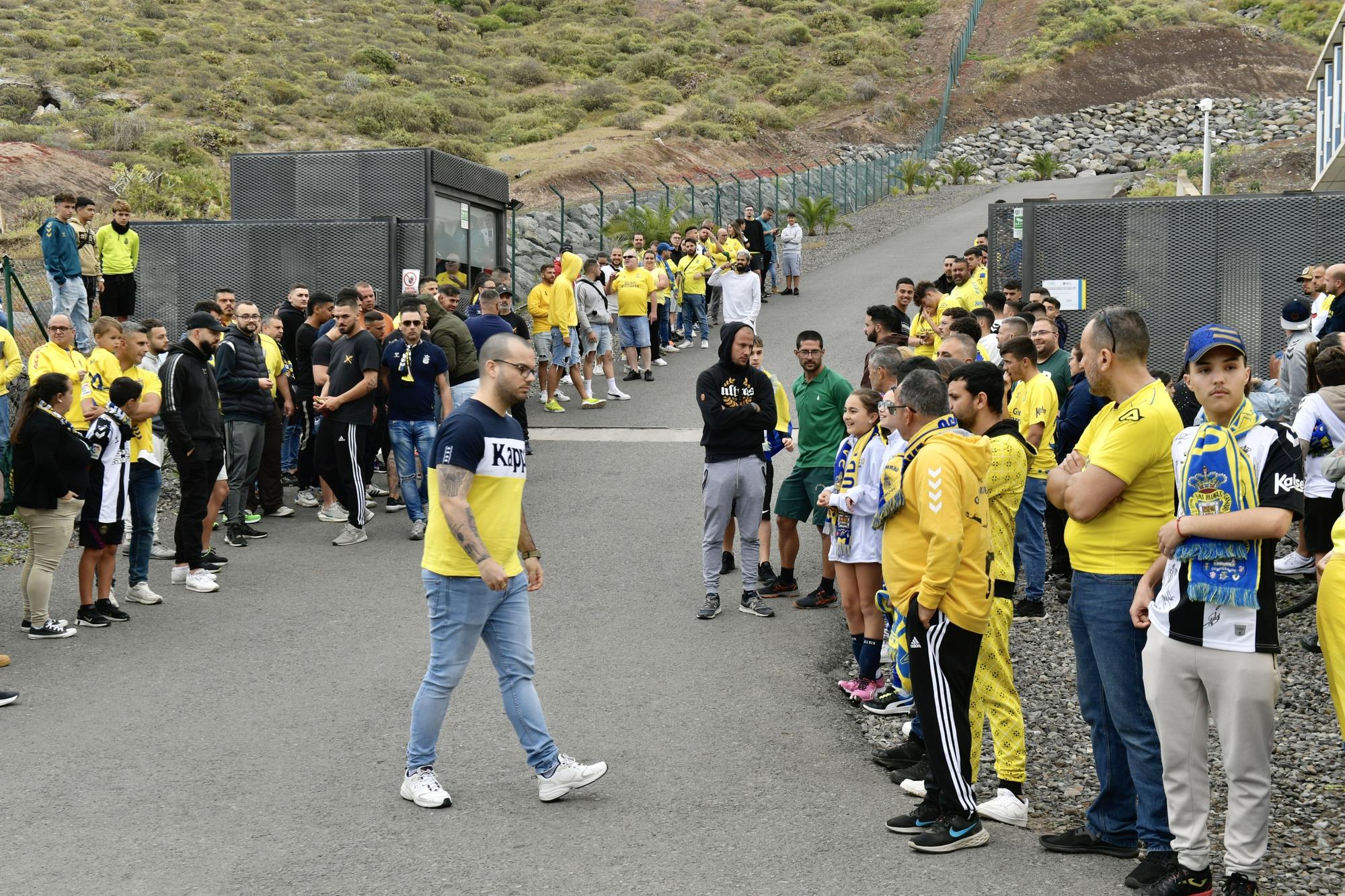 Aficionados despiden a la UD de Barranco Seco antes de ir a Tenerife