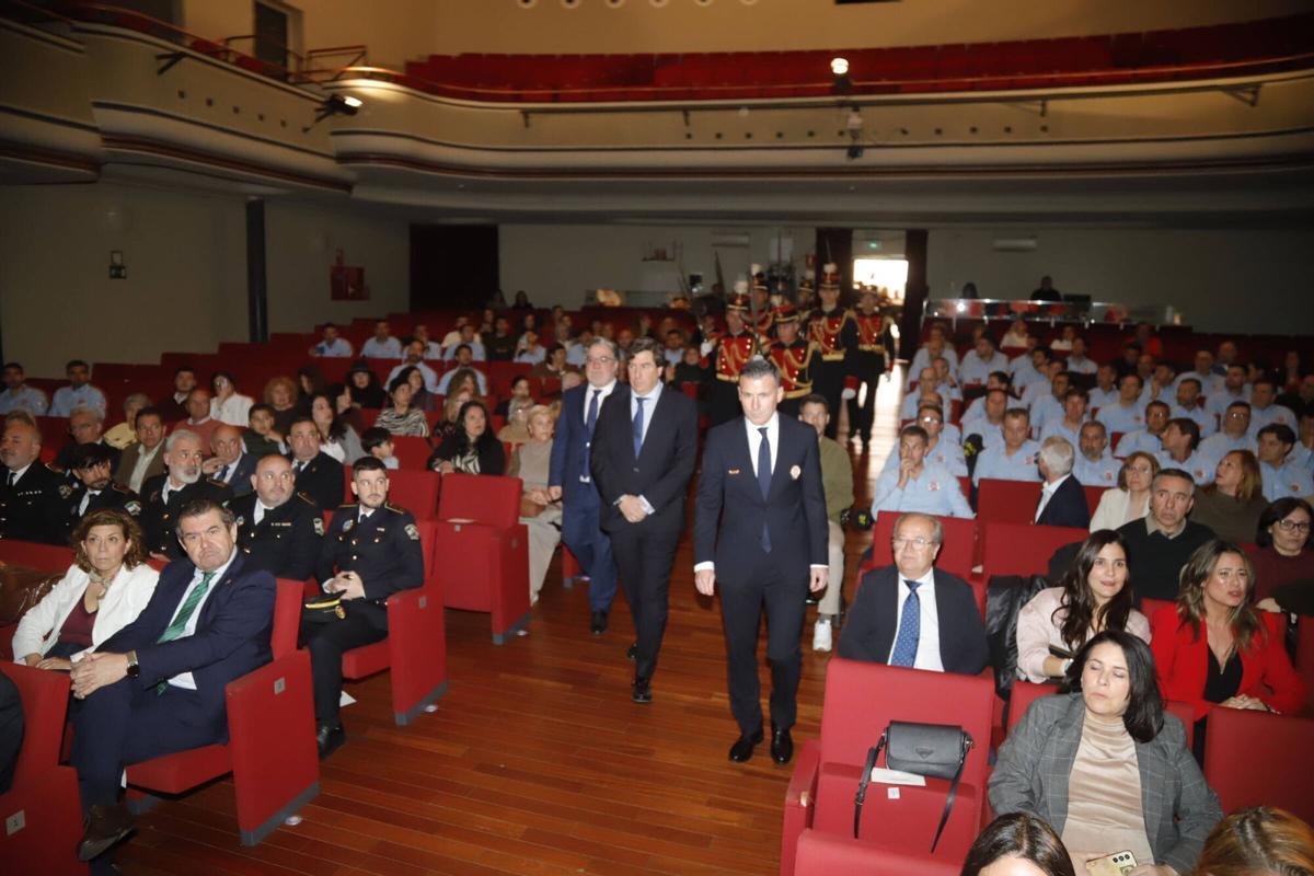 El Ayuntamiento distingue a los mejores efectivos y reconoce a los jubilados en el día del patrón