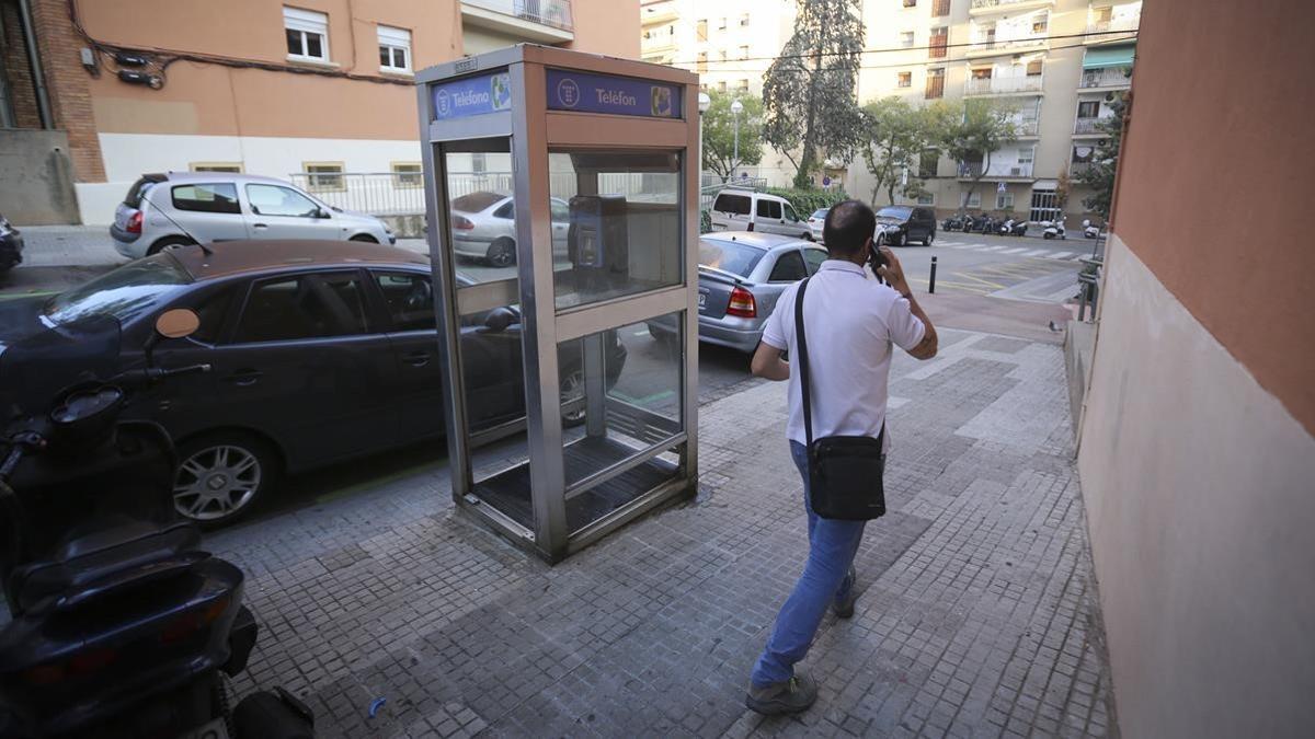 Una cabina en la calle de Lledoner, en barcelona.