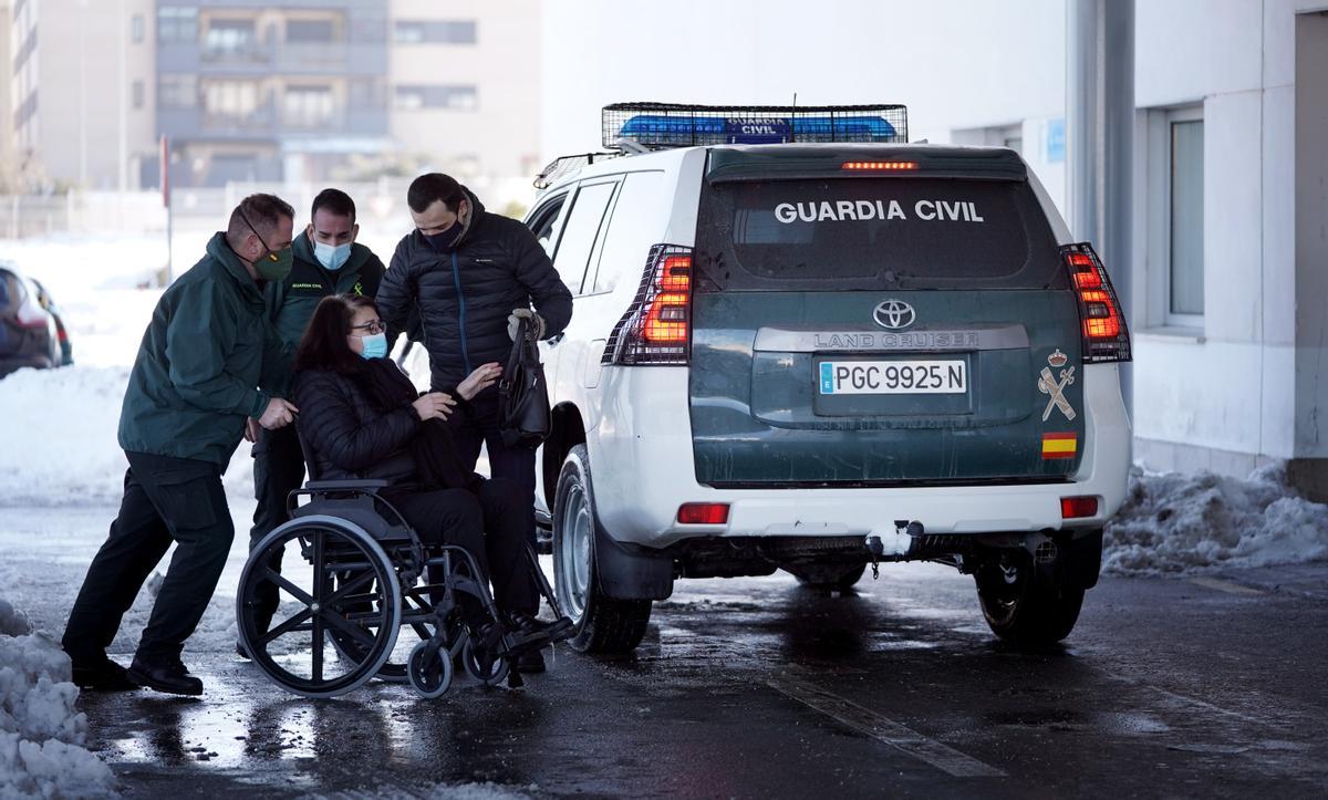 Guardia Civil traslada en todoterreno a pacientes al hospital de Valdemoro durante el temporal de nieve en Madrid por la borrasca Filomena FOTO: JOSE LUIS ROCA