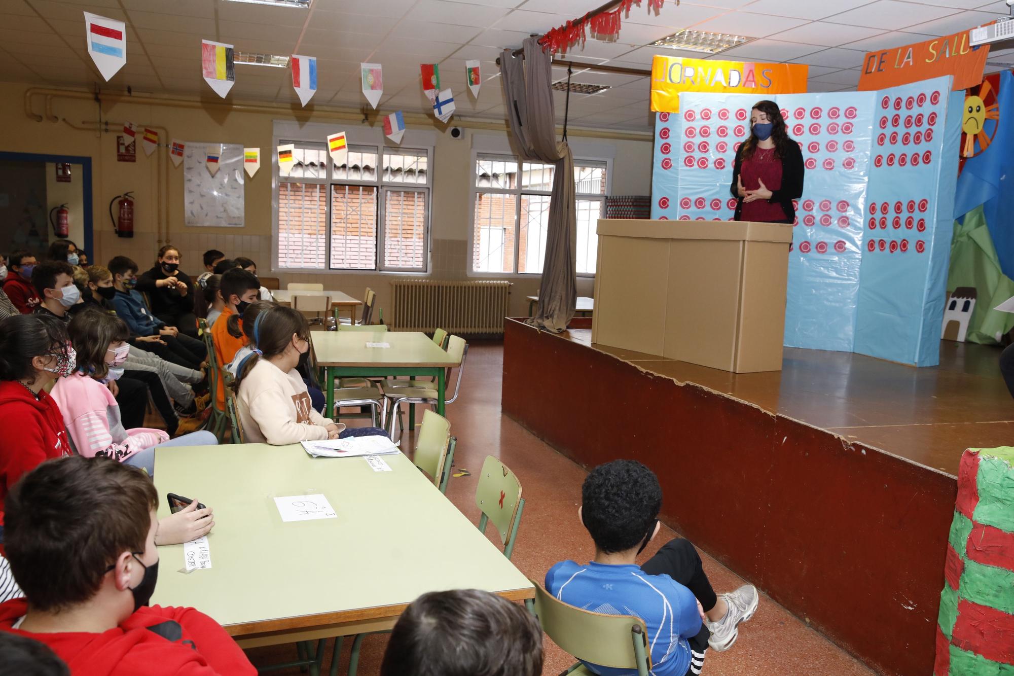 Alumnos del colegio Cervantes  en las III Jornadas de Salud, con Raquel Medialdea