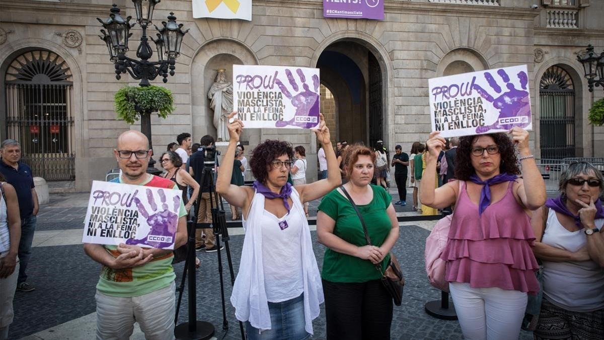 zentauroepp44756278 barcelona 24 08 2018   minuto de silencio en la pla a de san190612194713