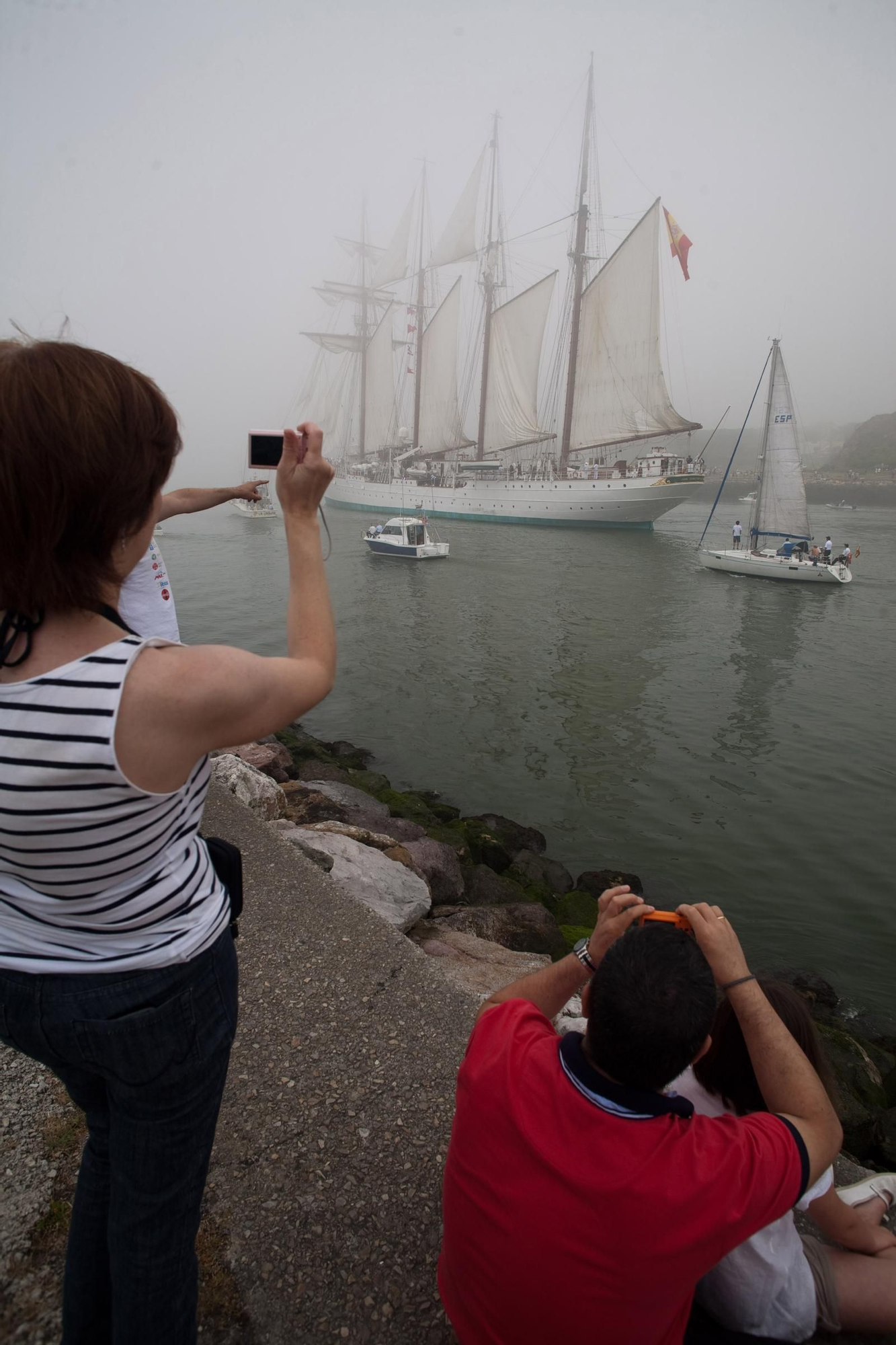 En imágenes: Así fue la última visita del Juan Sebastián Elcano a Asturias, en 2013 y a Avilés