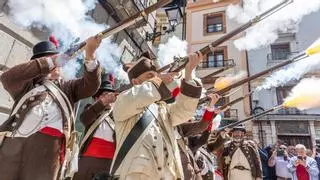 Salvas en honor de los patriotas de 1808: una recreación conmemora la declaración asturiana de guerra a Napoleón
