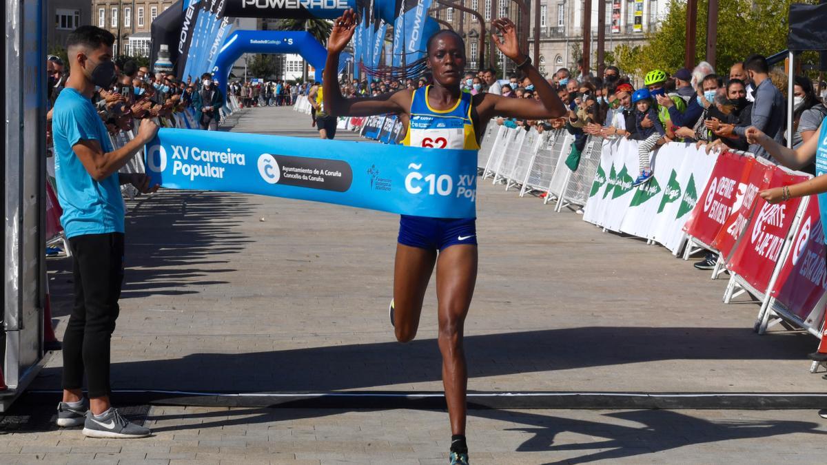 Hassous y Busienei, ganadores en el regreso de Coruña10