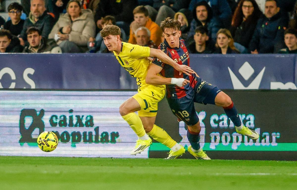 El Villarreal asalta el Ciutat de València y agrava la crisis del Levante