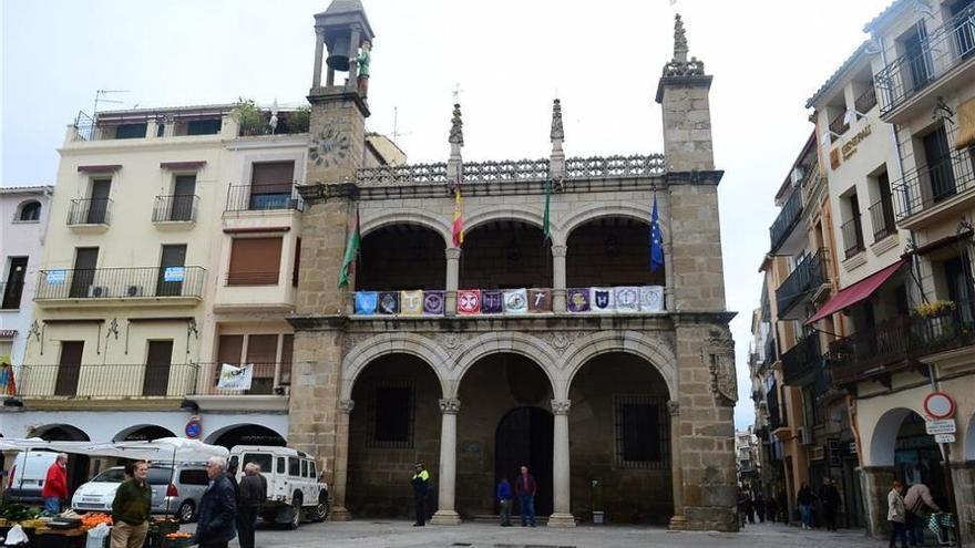 Revocadas las tres medallas de oro de Plasencia a Franco