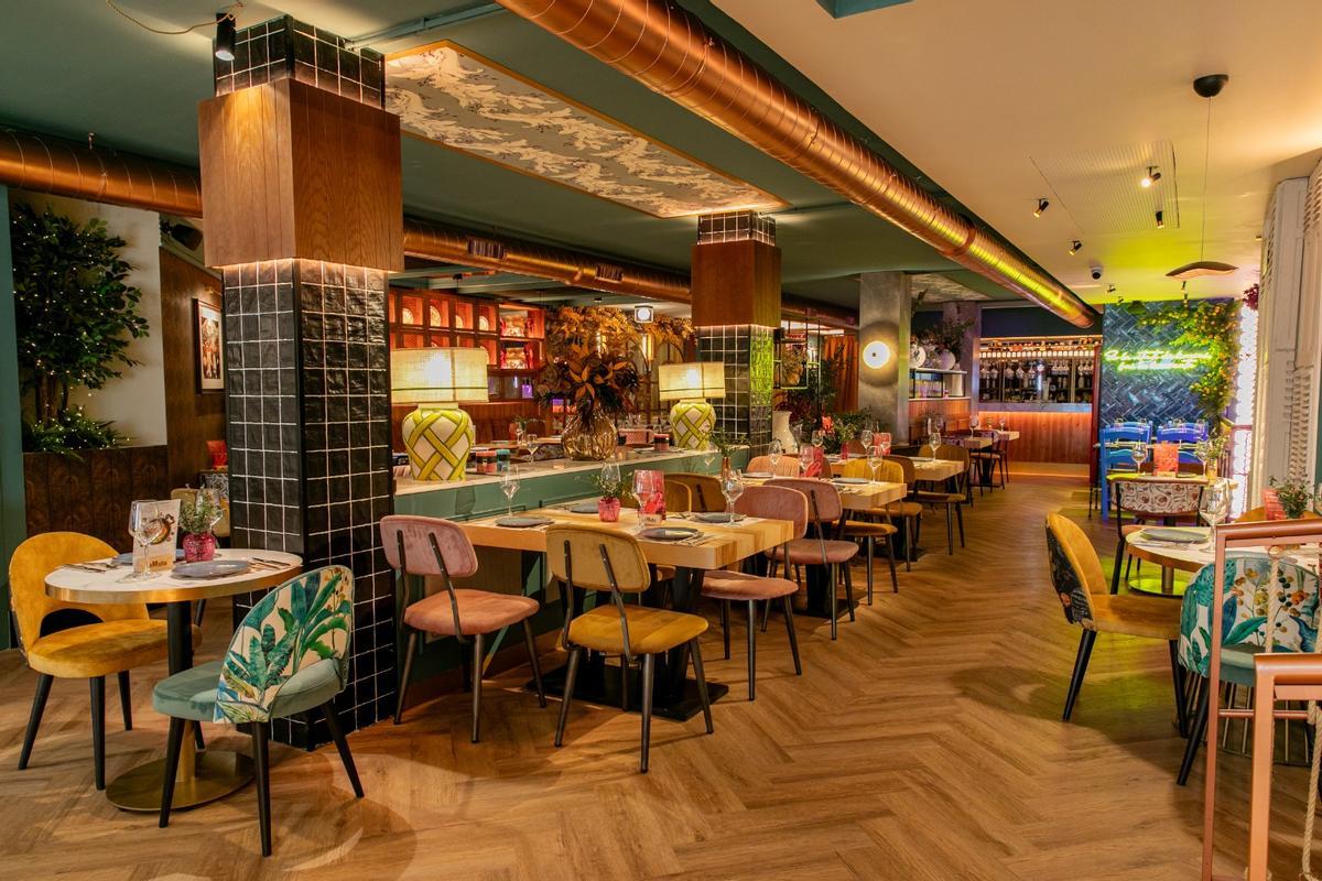 Un restaurante de La Mafia se sienta a la mesa, una cadena de origen aragonés que suma ya 83 locales.