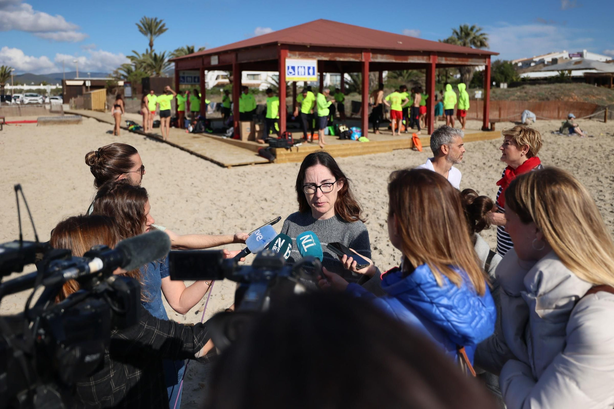 Galería: Más de 40 socorristas empiezan en nueve playas de Sant Josep