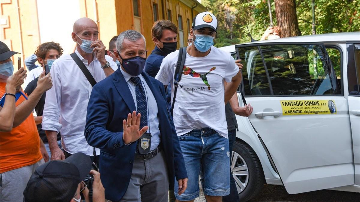 Luis Suárez, en Italia antes de su examen de italiano