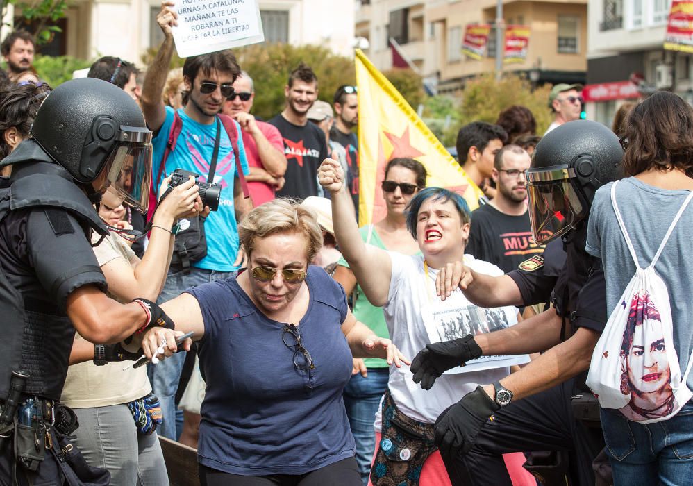 Tensión entre partidarios y detractores del referéndum en Alicante