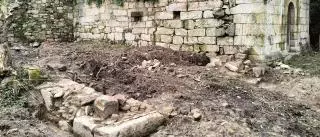 Las obras de rehabilitación de la capilla de Cortegada descubren la cimentación del hospitalillo