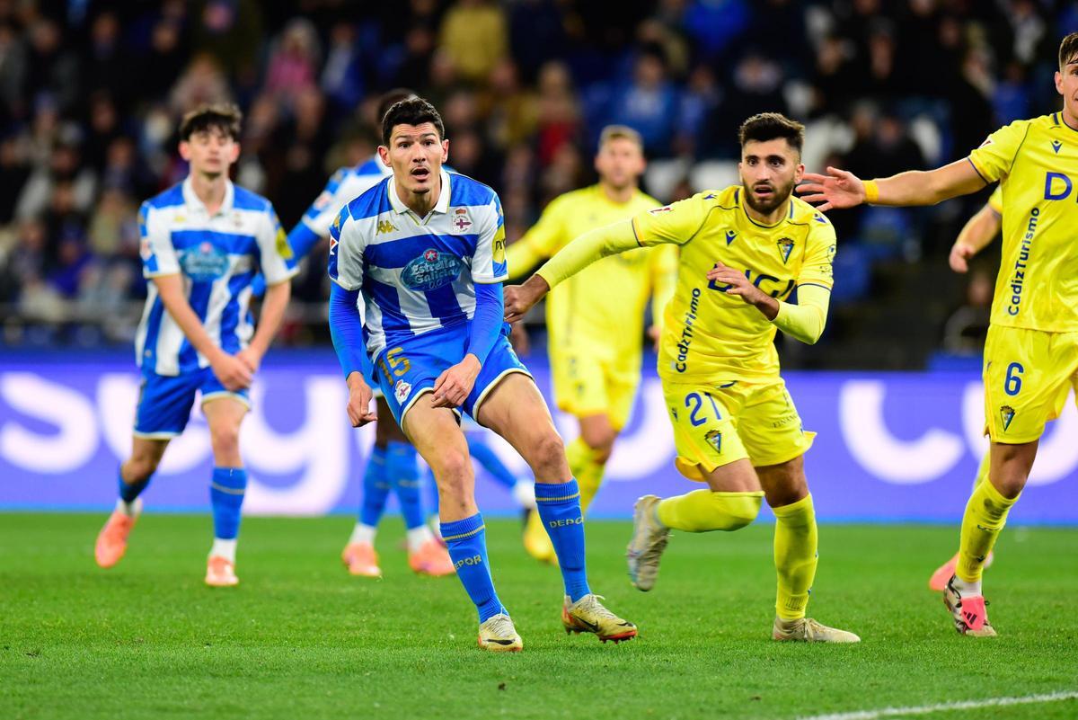 El Dépor estrena 2026 a medias y empata con el Cádiz en Riazor (2-2) El Dépor estrena 2026 a medias y empata con el Cádiz en Riazor (2-2)
