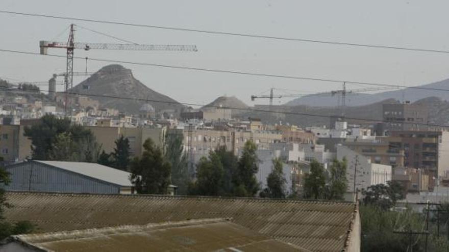 Los lorquinos piden que se acelere el proceso de reconstrucción de la ciudad.