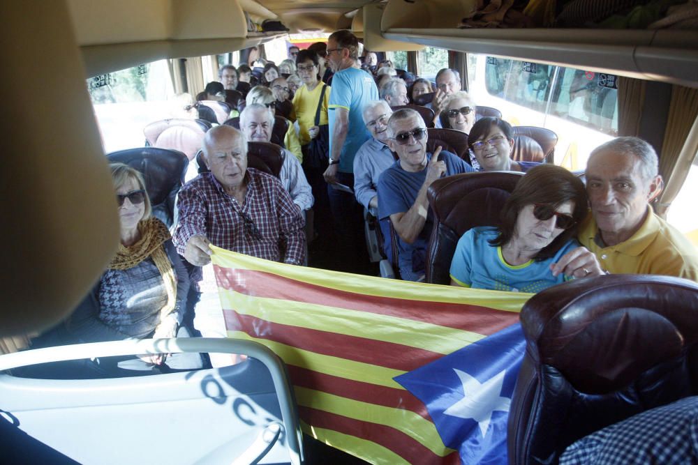 Sortida d'autocars de l'ANC des de Girona per anar a la manifestació de Barcelona