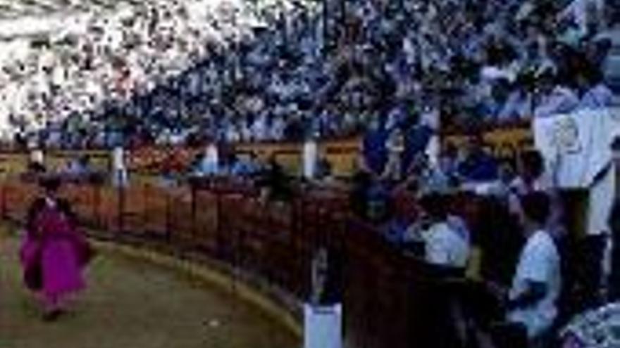 Apamex propone hacer la plaza de toros accesible