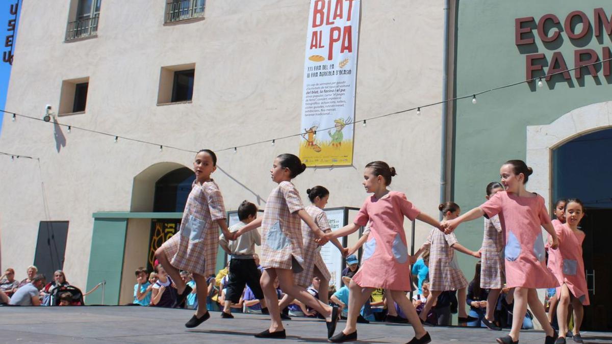 urecuperant el passat del patrimoni industrial. La Farinera és una fàbrica de farina de principis del segle XX que va ser adquirida per l’Ajuntament el 1995 per convertir-lo en Ecomuseu, obrint les portes tres anys més tard. Un dels grans valors d’aquest centre és que preserva tota la maquinària pròpia del procés industrial de transformació del blat en farina. La institució defensa una sèrie de valors: la sostenibilitat, el compromís amb la inclusió social, l’equitat de gènere, el foment de la reflexió i el debat i la responsabilitat com a espai públic. | TURISME CASTELLÓ