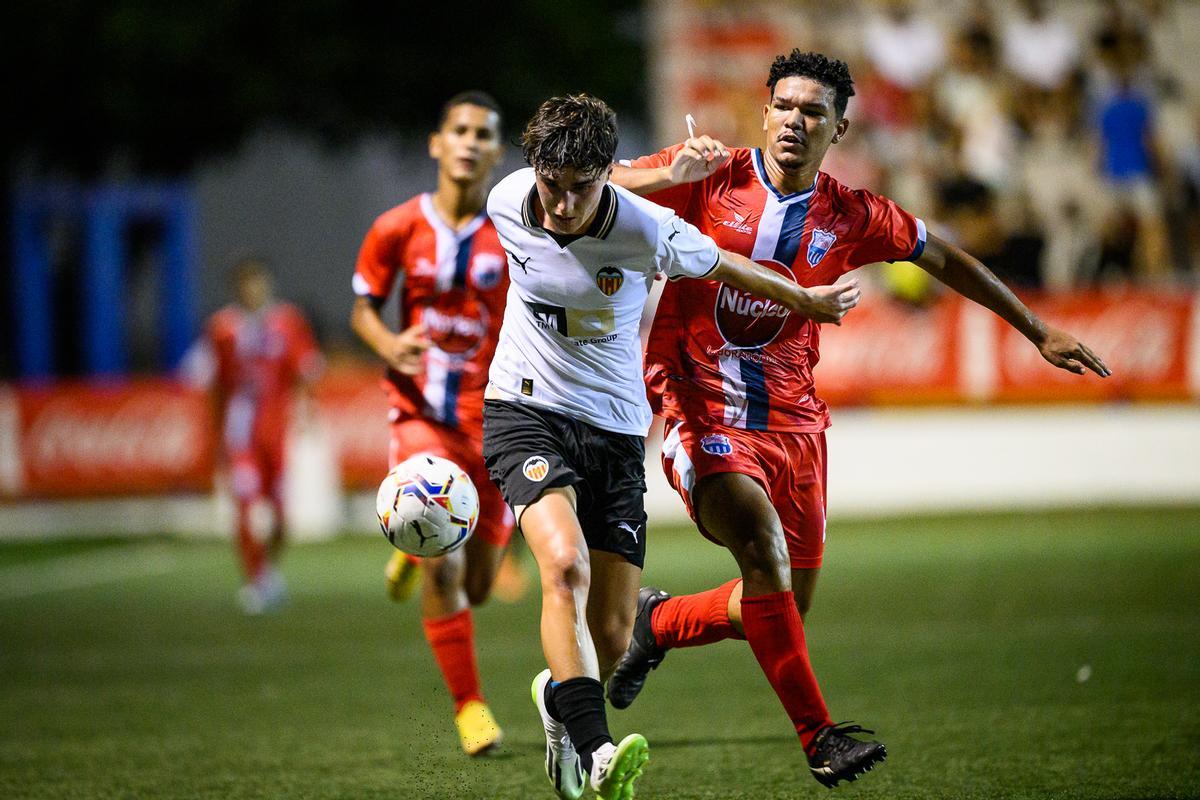 Empate a uno entre el Valenci CF y la selección brasileña.