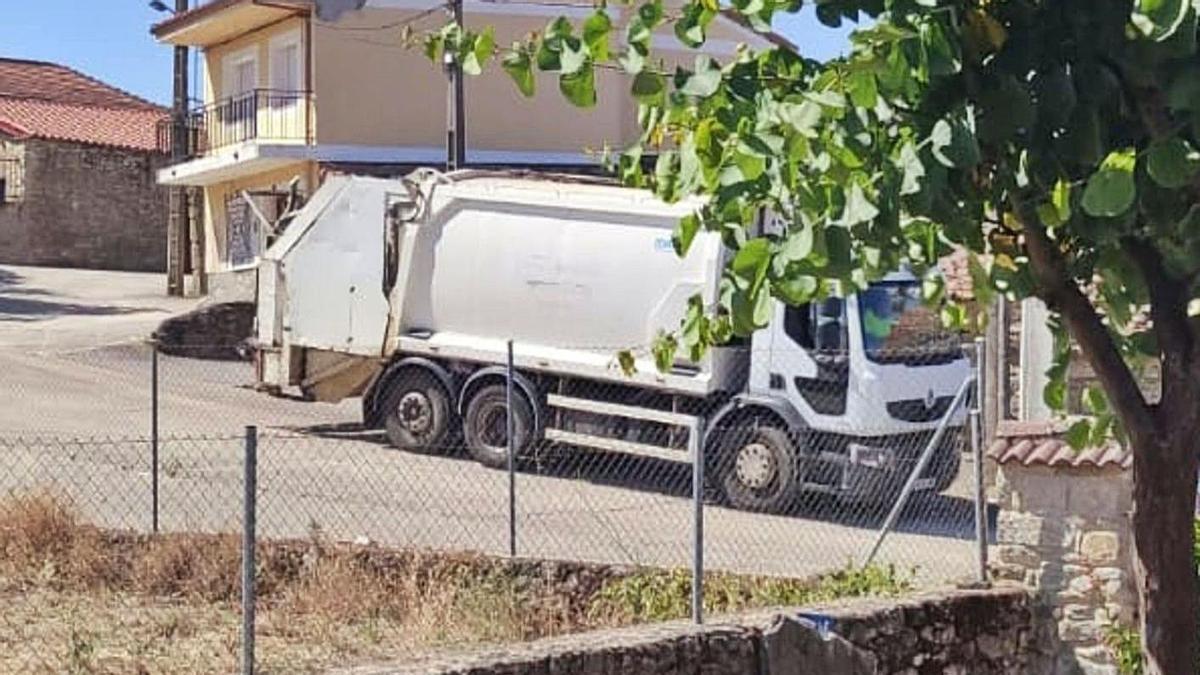 Camión de recogida de residuos sólidos urbanos de la Mancomunidad “Tierra del Pan”.