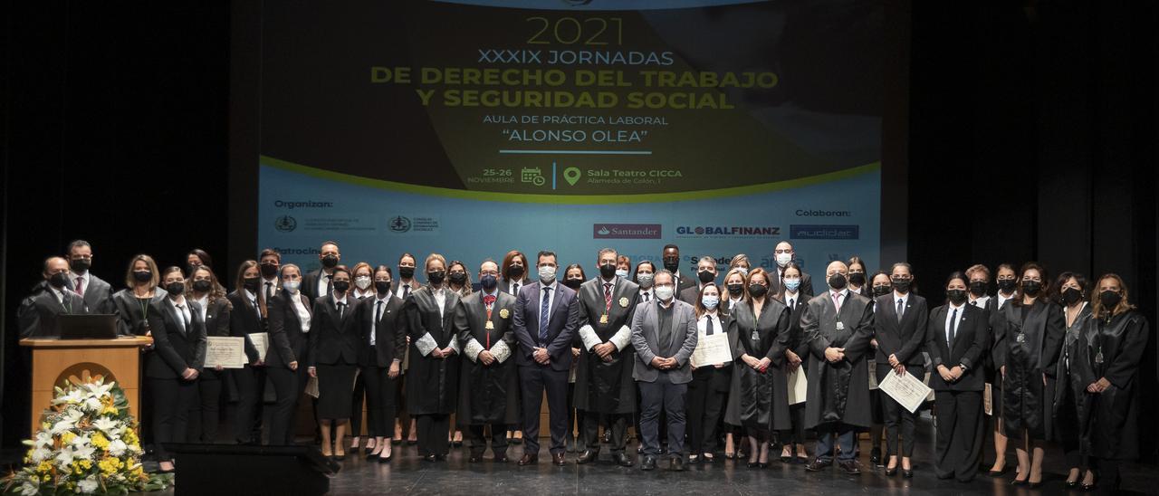 39 profesionales se incorporan al Colegio de Graduados Sociales - La  Provincia