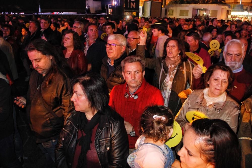 Miles de personas se entregan al espectáculo organizado por la Orquesta Panorama durante las fiestas de San Xosé Obreiro de Marínsta Panorama en Marín!