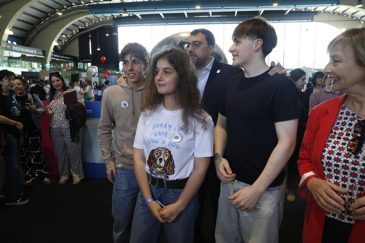 En imágenes. La visita del presidente del Principado, Adrián Barbón, a la feria de la Ciencia y la Innovación de Avilés En imágenes. La visita del presidente del Principado, Adrián Barbón, a la feria de la Ciencia y la Innovación de Avilés